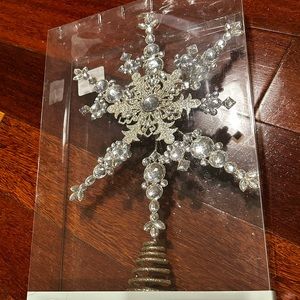 🌲 NWOT! Wonderland Glitter Snowflake Tree Topper